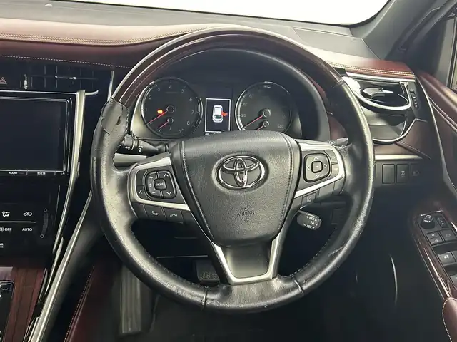 トヨタ ハリアー プレミアム 道央・札幌 2017(平29)年 5.9万km ブラック ・４WD/・フルエアロ/・純正メモリナビ/・バックカメラ/・パワーバックドア/・ＢＴ＆ＣＤ＆ＤＶＤ＆フルセグＴＶ/・横滑り防止機能/・レーンアシスト/・クルーズコントロール/・ＥＴＣ２．０/・パワーシート/・オートライト/・オートハイビーム/・LEDヘッドライト/・ドアロック連動ミラー/・ステアリングスイッチ/・ウッドコンビパベル/・社外フロアマット/・オートエアコン/・スマートキー＆プッシュスタート/・ハーフレザーシート