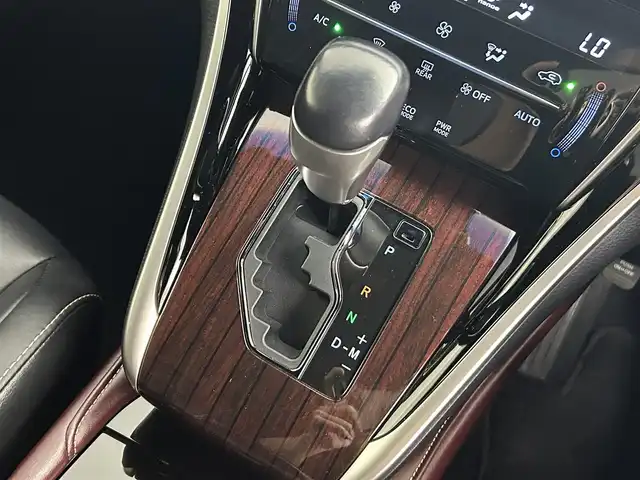 トヨタ ハリアー プレミアム 道央・札幌 2017(平29)年 5.9万km ブラック ・４WD/・フルエアロ/・純正メモリナビ/・バックカメラ/・パワーバックドア/・ＢＴ＆ＣＤ＆ＤＶＤ＆フルセグＴＶ/・横滑り防止機能/・レーンアシスト/・クルーズコントロール/・ＥＴＣ２．０/・パワーシート/・オートライト/・オートハイビーム/・LEDヘッドライト/・ドアロック連動ミラー/・ステアリングスイッチ/・ウッドコンビパベル/・社外フロアマット/・オートエアコン/・スマートキー＆プッシュスタート/・ハーフレザーシート