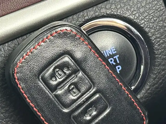 トヨタ ハリアー プレミアム 道央・札幌 2017(平29)年 5.9万km ブラック ・４WD/・フルエアロ/・純正メモリナビ/・バックカメラ/・パワーバックドア/・ＢＴ＆ＣＤ＆ＤＶＤ＆フルセグＴＶ/・横滑り防止機能/・レーンアシスト/・クルーズコントロール/・ＥＴＣ２．０/・パワーシート/・オートライト/・オートハイビーム/・LEDヘッドライト/・ドアロック連動ミラー/・ステアリングスイッチ/・ウッドコンビパベル/・社外フロアマット/・オートエアコン/・スマートキー＆プッシュスタート/・ハーフレザーシート