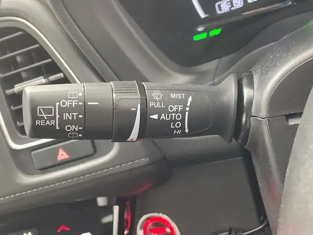 ホンダ ヴェゼル ハイブリッド Z ホンダセンシング 群馬県 2019(令1)年 5.5万km プラチナホワイトパール 純正８型ナビ　バックカメラ　アダプティブクルーズコントロール　レーンキープアシスト　衝突被害軽減ブレーキ　シートヒーター　ＬＥＤヘッドライト　ドライブレコーダー　ＥＴＣ　純正アルミホイール　禁煙車