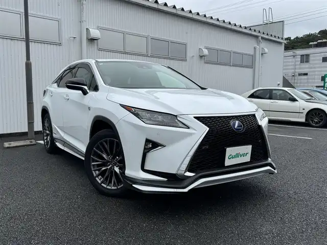 レクサス ＲＸ 450h Fスポーツ 静岡県 2018(平30)年 5.5万km ホワイトノーヴァガラスフレーク Fスポーツ/車検令話9年10月3日/純正SDナビ/・フルセグTV・Bluetooth/・CD・DVD・AUX/・FM/AMラジオ/バックカメラ/ETC/レクサスセーフティーシステム/・プリクラッシュセーフティシステム（PCS）/・レーンキーピングアシスト（LKA）/・アダブティブハイビームシステム/・オートマチックハイビーム/・レーダークルーズコントロール/革シート/シートヒーター/エアーシート/前席パワーシート/パワーバックドア/ドライブレコーダー（ユピテル）/ドアバイザー/フロアマット/オートリトラクタブルミラー/TRDマフラー/スマートキー/プッシュスタート/取説・保証書