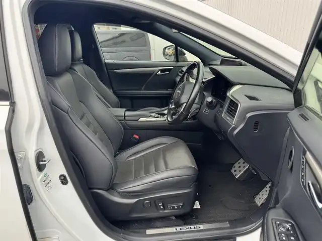 レクサス ＲＸ 450h Fスポーツ 静岡県 2018(平30)年 5.5万km ホワイトノーヴァガラスフレーク Fスポーツ/車検令話9年10月3日/純正SDナビ/・フルセグTV・Bluetooth/・CD・DVD・AUX/・FM/AMラジオ/バックカメラ/ETC/レクサスセーフティーシステム/・プリクラッシュセーフティシステム（PCS）/・レーンキーピングアシスト（LKA）/・アダブティブハイビームシステム/・オートマチックハイビーム/・レーダークルーズコントロール/革シート/シートヒーター/エアーシート/前席パワーシート/パワーバックドア/ドライブレコーダー（ユピテル）/ドアバイザー/フロアマット/オートリトラクタブルミラー/TRDマフラー/スマートキー/プッシュスタート/取説・保証書