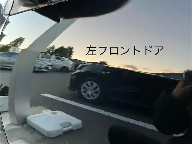 トヨタ ヤリス X 三重県 2022(令4)年 5.6万km ブラック 純正7インチディスプレイオーディオ/（ナビ/FM/AM/Bluetooth/USB/Miracast)/ETC/バックカメラ/スマートエントリー/スタートシステム/トヨタセーフティセンス（衝突回避支援パッケージ）/・プリクラッシュセフティ/・レーンディパーチャーアラート/・オートマチックハイビーム/・ロードサインアシスト/・セカンダリーコリジョンブレーキ/・先行車発進告知機能/ステアリングスイッチ/ヘッドレスト一体型ブラックファブリックシート/シートリフター(運転席)/電動格納ミラー/フロアマット/スペアタイヤ