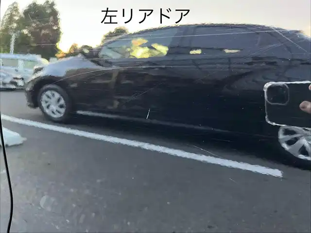 トヨタ ヤリス X 三重県 2022(令4)年 5.6万km ブラック 純正7インチディスプレイオーディオ/（ナビ/FM/AM/Bluetooth/USB/Miracast)/ETC/バックカメラ/スマートエントリー/スタートシステム/トヨタセーフティセンス（衝突回避支援パッケージ）/・プリクラッシュセフティ/・レーンディパーチャーアラート/・オートマチックハイビーム/・ロードサインアシスト/・セカンダリーコリジョンブレーキ/・先行車発進告知機能/ステアリングスイッチ/ヘッドレスト一体型ブラックファブリックシート/シートリフター(運転席)/電動格納ミラー/フロアマット/スペアタイヤ