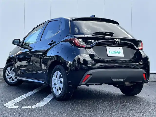 トヨタ ヤリス X 三重県 2022(令4)年 5.6万km ブラック 純正7インチディスプレイオーディオ/（ナビ/FM/AM/Bluetooth/USB/Miracast)/ETC/バックカメラ/スマートエントリー/スタートシステム/トヨタセーフティセンス（衝突回避支援パッケージ）/・プリクラッシュセフティ/・レーンディパーチャーアラート/・オートマチックハイビーム/・ロードサインアシスト/・セカンダリーコリジョンブレーキ/・先行車発進告知機能/ステアリングスイッチ/ヘッドレスト一体型ブラックファブリックシート/シートリフター(運転席)/電動格納ミラー/フロアマット/スペアタイヤ
