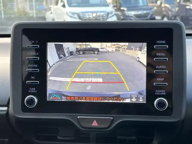 トヨタ ヤリス X 三重県 2022(令4)年 5.6万km ブラック 純正7インチディスプレイオーディオ/（ナビ/FM/AM/Bluetooth/USB/Miracast)/ETC/バックカメラ/スマートエントリー/スタートシステム/トヨタセーフティセンス（衝突回避支援パッケージ）/・プリクラッシュセフティ/・レーンディパーチャーアラート/・オートマチックハイビーム/・ロードサインアシスト/・セカンダリーコリジョンブレーキ/・先行車発進告知機能/ステアリングスイッチ/ヘッドレスト一体型ブラックファブリックシート/シートリフター(運転席)/電動格納ミラー/フロアマット/スペアタイヤ