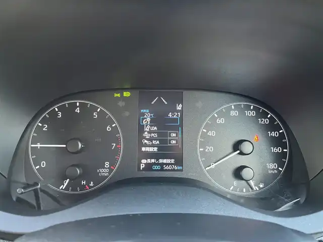 トヨタ ヤリス X 三重県 2022(令4)年 5.6万km ブラック 純正7インチディスプレイオーディオ/（ナビ/FM/AM/Bluetooth/USB/Miracast)/ETC/バックカメラ/スマートエントリー/スタートシステム/トヨタセーフティセンス（衝突回避支援パッケージ）/・プリクラッシュセフティ/・レーンディパーチャーアラート/・オートマチックハイビーム/・ロードサインアシスト/・セカンダリーコリジョンブレーキ/・先行車発進告知機能/ステアリングスイッチ/ヘッドレスト一体型ブラックファブリックシート/シートリフター(運転席)/電動格納ミラー/フロアマット/スペアタイヤ