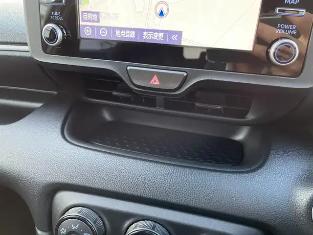 トヨタ ヤリス X 三重県 2022(令4)年 5.6万km ブラック 純正7インチディスプレイオーディオ/（ナビ/FM/AM/Bluetooth/USB/Miracast)/ETC/バックカメラ/スマートエントリー/スタートシステム/トヨタセーフティセンス（衝突回避支援パッケージ）/・プリクラッシュセフティ/・レーンディパーチャーアラート/・オートマチックハイビーム/・ロードサインアシスト/・セカンダリーコリジョンブレーキ/・先行車発進告知機能/ステアリングスイッチ/ヘッドレスト一体型ブラックファブリックシート/シートリフター(運転席)/電動格納ミラー/フロアマット/スペアタイヤ