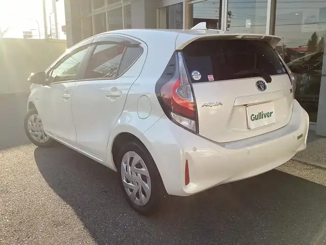 トヨタ アクア S 愛知県 2018(平30)年 0.4万km ホワイトパールクリスタルシャイン 純正SDナビ　/バックカメラ　/ステアリングスイッチ　/ドライブレコーダー　/スマートキー　/LEDヘッド　/PCS /LDA /AHB /Bluetoothオーディオ　/オートライト　