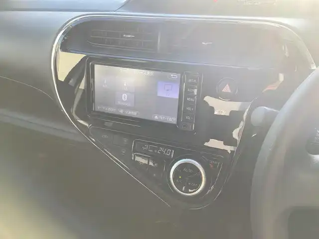 トヨタ アクア S 愛知県 2018(平30)年 0.4万km ホワイトパールクリスタルシャイン 純正SDナビ　/バックカメラ　/ステアリングスイッチ　/ドライブレコーダー　/スマートキー　/LEDヘッド　/PCS /LDA /AHB /Bluetoothオーディオ　/オートライト　