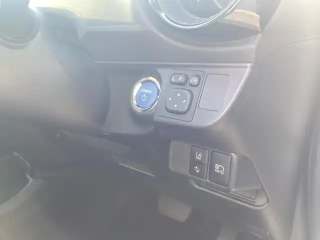 トヨタ アクア S 愛知県 2018(平30)年 0.4万km ホワイトパールクリスタルシャイン 純正SDナビ　/バックカメラ　/ステアリングスイッチ　/ドライブレコーダー　/スマートキー　/LEDヘッド　/PCS /LDA /AHB /Bluetoothオーディオ　/オートライト　