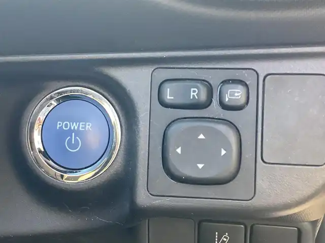 トヨタ アクア S 愛知県 2018(平30)年 0.4万km ホワイトパールクリスタルシャイン 純正SDナビ　/バックカメラ　/ステアリングスイッチ　/ドライブレコーダー　/スマートキー　/LEDヘッド　/PCS /LDA /AHB /Bluetoothオーディオ　/オートライト　