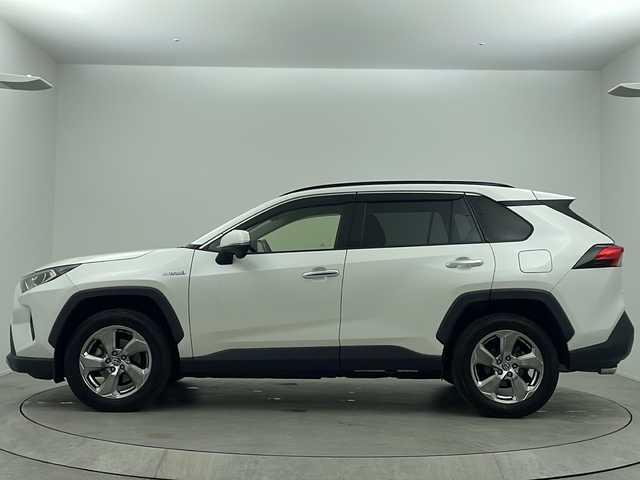 トヨタ ＲＡＶ４ ハイブリッドG 大阪府 2019(令1)年 6.1万km ホワイトパールクリスタルシャイン 純正9インチナビ/・フルセグTV/・BT AUDIO/バックカメラ/ビルドインETC/レザーシート/シートヒーター/デジタルインナーミラー/BSM/パワーバックドア/置くだけ充電/ドライブレコーダー