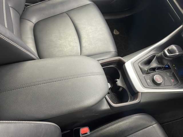 トヨタ ＲＡＶ４ ハイブリッドG 大阪府 2019(令1)年 6.1万km ホワイトパールクリスタルシャイン 純正9インチナビ/・フルセグTV/・BT AUDIO/バックカメラ/ビルドインETC/レザーシート/シートヒーター/デジタルインナーミラー/BSM/パワーバックドア/置くだけ充電/ドライブレコーダー