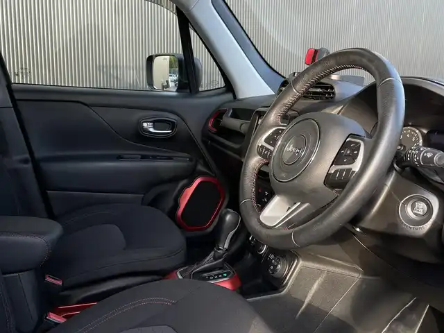 クライスラー・ジープ ジープ レネゲード マットグリーン 長野県 2018(平30)年 6万km Ｄグリーン 100台限定車/　4WD/　BSM/　クルコン/　LKA/　純正ナビ(AM/FMBT/TV/USB/AUX)/　バックカメラ/　純正17インチAW/　ルーフキャリア/　フォグランプ/　オートライト/　ドラレコ/　ルーフレール/　ETC/　プッシュスタート