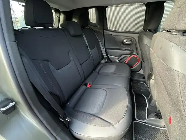 クライスラー・ジープ ジープ レネゲード マットグリーン 長野県 2018(平30)年 6万km Ｄグリーン 100台限定車/　4WD/　BSM/　クルコン/　LKA/　純正ナビ(AM/FMBT/TV/USB/AUX)/　バックカメラ/　純正17インチAW/　ルーフキャリア/　フォグランプ/　オートライト/　ドラレコ/　ルーフレール/　ETC/　プッシュスタート