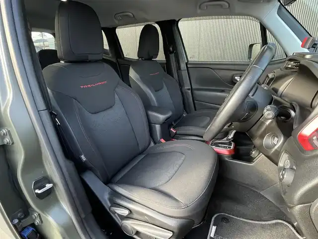 クライスラー・ジープ ジープ レネゲード マットグリーン 長野県 2018(平30)年 6万km Ｄグリーン 100台限定車/　4WD/　BSM/　クルコン/　LKA/　純正ナビ(AM/FMBT/TV/USB/AUX)/　バックカメラ/　純正17インチAW/　ルーフキャリア/　フォグランプ/　オートライト/　ドラレコ/　ルーフレール/　ETC/　プッシュスタート