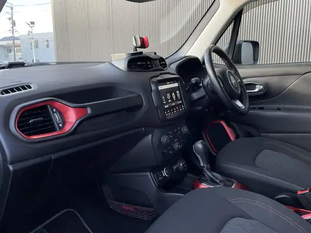 クライスラー・ジープ ジープ レネゲード マットグリーン 長野県 2018(平30)年 6万km Ｄグリーン 100台限定車/　4WD/　BSM/　クルコン/　LKA/　純正ナビ(AM/FMBT/TV/USB/AUX)/　バックカメラ/　純正17インチAW/　ルーフキャリア/　フォグランプ/　オートライト/　ドラレコ/　ルーフレール/　ETC/　プッシュスタート