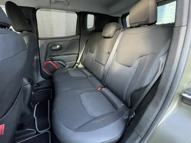 クライスラー・ジープ ジープ レネゲード マットグリーン 長野県 2018(平30)年 6万km Ｄグリーン 100台限定車/　4WD/　BSM/　クルコン/　LKA/　純正ナビ(AM/FMBT/TV/USB/AUX)/　バックカメラ/　純正17インチAW/　ルーフキャリア/　フォグランプ/　オートライト/　ドラレコ/　ルーフレール/　ETC/　プッシュスタート