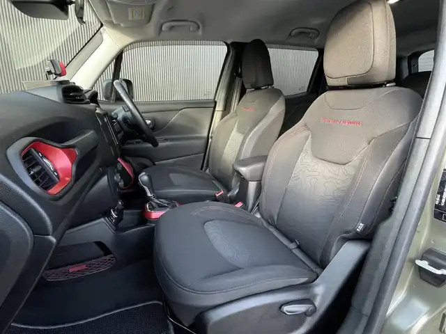 クライスラー・ジープ ジープ レネゲード マットグリーン 長野県 2018(平30)年 6万km Ｄグリーン 100台限定車/　4WD/　BSM/　クルコン/　LKA/　純正ナビ(AM/FMBT/TV/USB/AUX)/　バックカメラ/　純正17インチAW/　ルーフキャリア/　フォグランプ/　オートライト/　ドラレコ/　ルーフレール/　ETC/　プッシュスタート