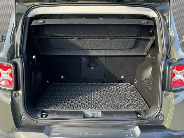 クライスラー・ジープ ジープ レネゲード マットグリーン 長野県 2018(平30)年 6万km Ｄグリーン 100台限定車/　4WD/　BSM/　クルコン/　LKA/　純正ナビ(AM/FMBT/TV/USB/AUX)/　バックカメラ/　純正17インチAW/　ルーフキャリア/　フォグランプ/　オートライト/　ドラレコ/　ルーフレール/　ETC/　プッシュスタート