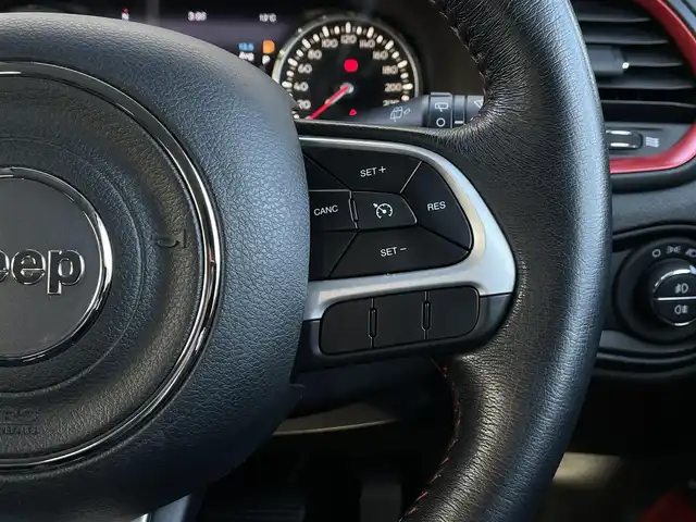 クライスラー・ジープ ジープ レネゲード マットグリーン 長野県 2018(平30)年 6万km Ｄグリーン 100台限定車/　4WD/　BSM/　クルコン/　LKA/　純正ナビ(AM/FMBT/TV/USB/AUX)/　バックカメラ/　純正17インチAW/　ルーフキャリア/　フォグランプ/　オートライト/　ドラレコ/　ルーフレール/　ETC/　プッシュスタート