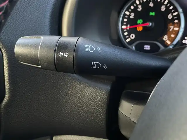 クライスラー・ジープ ジープ レネゲード マットグリーン 長野県 2018(平30)年 6万km Ｄグリーン 100台限定車/　4WD/　BSM/　クルコン/　LKA/　純正ナビ(AM/FMBT/TV/USB/AUX)/　バックカメラ/　純正17インチAW/　ルーフキャリア/　フォグランプ/　オートライト/　ドラレコ/　ルーフレール/　ETC/　プッシュスタート