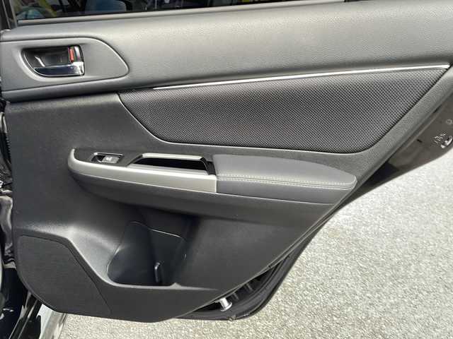 スバル レヴォーグ 1．6GTアイサイト Vスポーツ 山口県 2019(令1)年 2.8万km クリスタルブラックシリカ ワンオーナー/純正ナビ/DVD/BD/CD/SD/MSV/BT/フルセグTV/フロント/サイド/バックカメラ/純正LEDヘッドライト/純正フォグランプ/オートライト/純正１８インチアルミホイール/ダウンサス/右前席パワーシート/前席シートヒーター/革巻きステアリング/ステアリングスイッチ/パドルシフト/クルーズコントロール/アイサイト/LKA/BSM/横滑り防止/アイドリングストップ/スマートキー×２/純正フロアマット/ETC/電動格納ウインカードアミラー