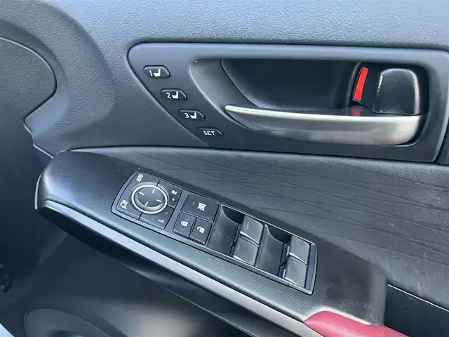 レクサス ＩＳ 300 バージョンL 広島県 2020(令2)年 5万km グラファイトブラックガラスフレーク 新車ワンオーナー/走行距離49103km（入庫時）/ムーンルーフ（メーカーオプション）/純正19インチ5本マルチスポークアルミホイール/3連フルLEDヘッドランプ/ダークローズレザーシート/運転席＆助手席/・パワーシート/・シートヒーター/・ベンチレーション/運転席ポジションメモリー/ブラック本木製革巻きコンビステアリングホイール/パドルシフト/ステアリングヒーター/純正メモリーナビ/・10.3インチタッチワイドディスプレイ/・フルセグテレビ/・バックモニター/・Blu-ray＆DVD＆CD再生可/・プレミアムサウンドシステム/ビルトインETC2.0/ドライブモードセレクト（ECO/NORMAL/SPORT）/セーフティシステムプラス/・プリクラッシュセーフティ/・レーントレーシングアシスト/・オートマチックハイビーム/・レーダークルーズコントロール/・ロードサインアシスト/・先行車発進告知機能/・ドライバー異常時対応システム/ブラインドスポットモニター/パーキングサポートブレーキ/フロアマット/スマートキー×2/カードキー/新車保証書有/取扱説明書有