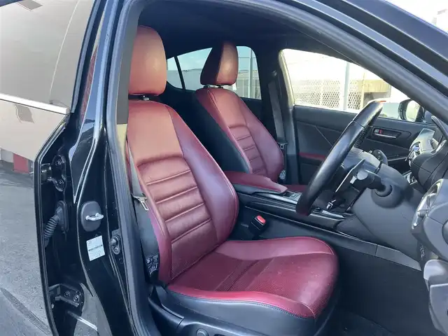 レクサス ＩＳ 300 バージョンL 広島県 2020(令2)年 5万km グラファイトブラックガラスフレーク 新車ワンオーナー/走行距離49103km（入庫時）/ムーンルーフ（メーカーオプション）/純正19インチ5本マルチスポークアルミホイール/3連フルLEDヘッドランプ/ダークローズレザーシート/運転席＆助手席/・パワーシート/・シートヒーター/・ベンチレーション/運転席ポジションメモリー/ブラック本木製革巻きコンビステアリングホイール/パドルシフト/ステアリングヒーター/純正メモリーナビ/・10.3インチタッチワイドディスプレイ/・フルセグテレビ/・バックモニター/・Blu-ray＆DVD＆CD再生可/・プレミアムサウンドシステム/ビルトインETC2.0/ドライブモードセレクト（ECO/NORMAL/SPORT）/セーフティシステムプラス/・プリクラッシュセーフティ/・レーントレーシングアシスト/・オートマチックハイビーム/・レーダークルーズコントロール/・ロードサインアシスト/・先行車発進告知機能/・ドライバー異常時対応システム/ブラインドスポットモニター/パーキングサポートブレーキ/フロアマット/スマートキー×2/カードキー/新車保証書有/取扱説明書有