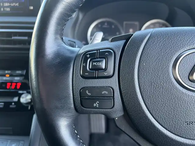 レクサス ＩＳ 300 バージョンL 広島県 2020(令2)年 5万km グラファイトブラックガラスフレーク 新車ワンオーナー/走行距離49103km（入庫時）/ムーンルーフ（メーカーオプション）/純正19インチ5本マルチスポークアルミホイール/3連フルLEDヘッドランプ/ダークローズレザーシート/運転席＆助手席/・パワーシート/・シートヒーター/・ベンチレーション/運転席ポジションメモリー/ブラック本木製革巻きコンビステアリングホイール/パドルシフト/ステアリングヒーター/純正メモリーナビ/・10.3インチタッチワイドディスプレイ/・フルセグテレビ/・バックモニター/・Blu-ray＆DVD＆CD再生可/・プレミアムサウンドシステム/ビルトインETC2.0/ドライブモードセレクト（ECO/NORMAL/SPORT）/セーフティシステムプラス/・プリクラッシュセーフティ/・レーントレーシングアシスト/・オートマチックハイビーム/・レーダークルーズコントロール/・ロードサインアシスト/・先行車発進告知機能/・ドライバー異常時対応システム/ブラインドスポットモニター/パーキングサポートブレーキ/フロアマット/スマートキー×2/カードキー/新車保証書有/取扱説明書有