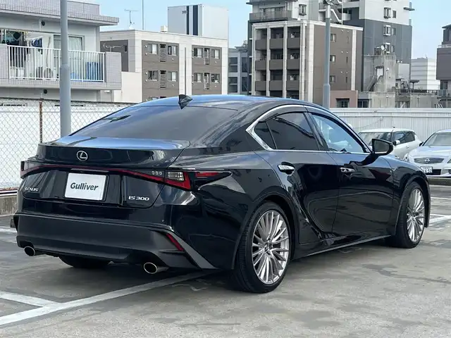 レクサス ＩＳ 300 バージョンL 広島県 2020(令2)年 5万km グラファイトブラックガラスフレーク 新車ワンオーナー/走行距離49103km（入庫時）/ムーンルーフ（メーカーオプション）/純正19インチ5本マルチスポークアルミホイール/3連フルLEDヘッドランプ/ダークローズレザーシート/運転席＆助手席/・パワーシート/・シートヒーター/・ベンチレーション/運転席ポジションメモリー/ブラック本木製革巻きコンビステアリングホイール/パドルシフト/ステアリングヒーター/純正メモリーナビ/・10.3インチタッチワイドディスプレイ/・フルセグテレビ/・バックモニター/・Blu-ray＆DVD＆CD再生可/・プレミアムサウンドシステム/ビルトインETC2.0/ドライブモードセレクト（ECO/NORMAL/SPORT）/セーフティシステムプラス/・プリクラッシュセーフティ/・レーントレーシングアシスト/・オートマチックハイビーム/・レーダークルーズコントロール/・ロードサインアシスト/・先行車発進告知機能/・ドライバー異常時対応システム/ブラインドスポットモニター/パーキングサポートブレーキ/フロアマット/スマートキー×2/カードキー/新車保証書有/取扱説明書有