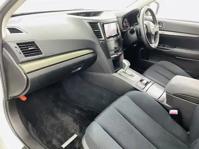 スバル レガシィ ツーリングワゴン 2．5iアイサイト 福島県 2012(平24)年 7.6万km サテンホワイトパール アイサイト/・衝突軽減ブレーキ/・レーダークルーズコントロール/・AT誤発進抑制制御/・車線逸脱、ふらつき警報/社外ナビ /・バックカメラ/・ETC/・フルセグTV /・CD/DVD/・Bluetooth/・FM/AM/・SD/・USB/前席パワーシート/HIDヘッドライト/・オートライト/・フォグランプ /・リアフォグランプ/純正アルミホイール/純正フロアマット/純正ドアバイザー /ウィンカーミラー/電格ミラー/アイドリングストップ/ヒルクライムアシスト/MTモード付AT