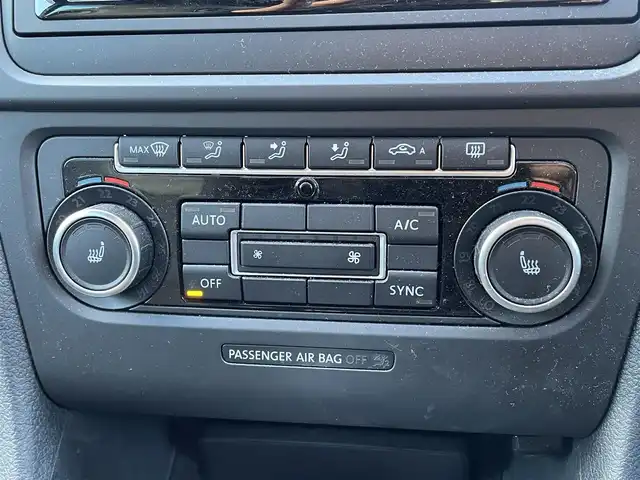 フォルクスワーゲン ゴルフ R 群馬県 2012(平24)年 8.3万km ライジングブルーメタリック 純正SDナビ/CD・DVD・SD/USB・Bluetooth・AUX/バックカメラ/ステアリングリモコン/パドルシフト/革巻付ステアリング/sport/comfortモード/GolfR用バケットシート/D/N席シートヒーター/純正アルミホイール/LEDオートライト/ETC