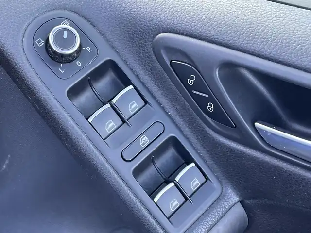 フォルクスワーゲン ゴルフ R 群馬県 2012(平24)年 8.3万km ライジングブルーメタリック 純正SDナビ/CD・DVD・SD/USB・Bluetooth・AUX/バックカメラ/ステアリングリモコン/パドルシフト/革巻付ステアリング/sport/comfortモード/GolfR用バケットシート/D/N席シートヒーター/純正アルミホイール/LEDオートライト/ETC