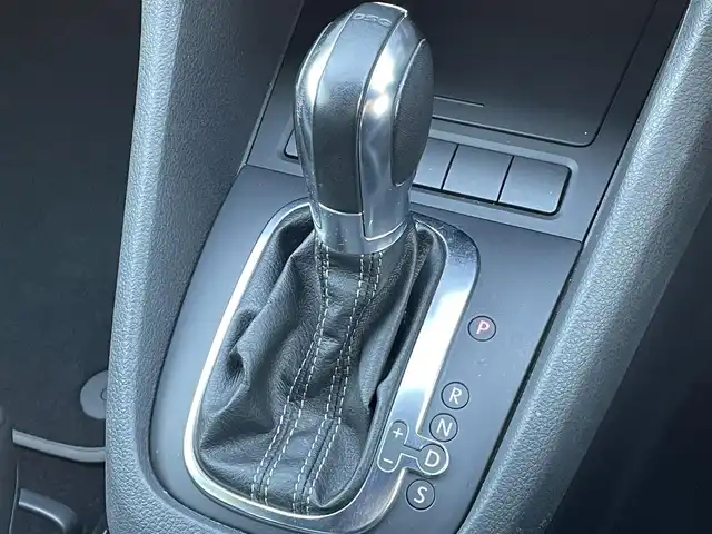 フォルクスワーゲン ゴルフ R 群馬県 2012(平24)年 8.3万km ライジングブルーメタリック 純正SDナビ/CD・DVD・SD/USB・Bluetooth・AUX/バックカメラ/ステアリングリモコン/パドルシフト/革巻付ステアリング/sport/comfortモード/GolfR用バケットシート/D/N席シートヒーター/純正アルミホイール/LEDオートライト/ETC