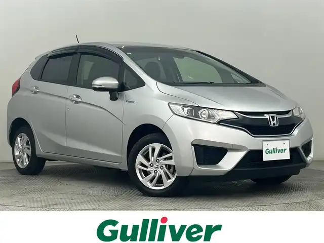 ホンダ フィット ハイブリット Lパッケージ 道央・札幌 2017(平29)年 4.7万km アラバスターシルバーメタリック ・４WD/・寒冷地仕様/・ホンダインターナビ/　CD/SD/BT/フルセグ/・ビルトインETC/・ホンダセンシング/・クルーズコントロール/・レーンキープアシスト/・ハーフレザーシート/・ステアリングスイッチ/・LEDヘッドライト/・フォグライト/・オートライト/・プッシュスタート/・スマートキー/・純正フロアマット/・ドアバイザー