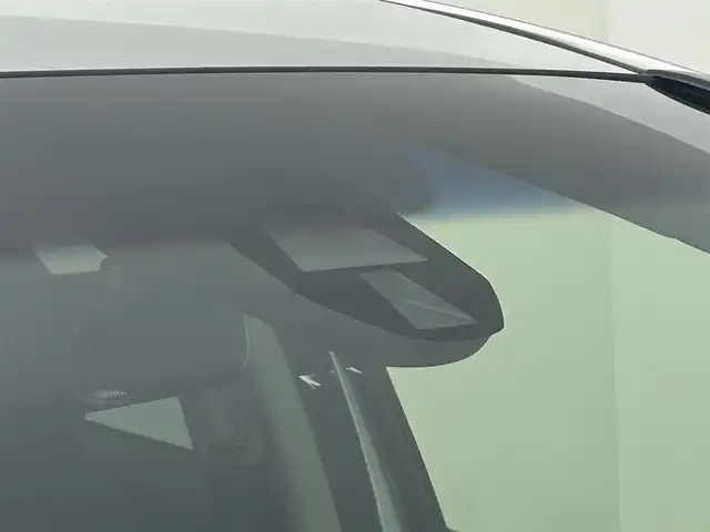 ホンダ フィット ハイブリット Lパッケージ 道央・札幌 2017(平29)年 4.7万km アラバスターシルバーメタリック ・４WD/・寒冷地仕様/・ホンダインターナビ/　CD/SD/BT/フルセグ/・ビルトインETC/・ホンダセンシング/・クルーズコントロール/・レーンキープアシスト/・ハーフレザーシート/・ステアリングスイッチ/・LEDヘッドライト/・フォグライト/・オートライト/・プッシュスタート/・スマートキー/・純正フロアマット/・ドアバイザー