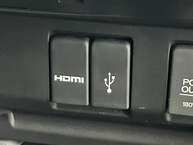 ホンダ フィット ハイブリット Lパッケージ 道央・札幌 2017(平29)年 4.7万km アラバスターシルバーメタリック ・４WD/・寒冷地仕様/・ホンダインターナビ/　CD/SD/BT/フルセグ/・ビルトインETC/・ホンダセンシング/・クルーズコントロール/・レーンキープアシスト/・ハーフレザーシート/・ステアリングスイッチ/・LEDヘッドライト/・フォグライト/・オートライト/・プッシュスタート/・スマートキー/・純正フロアマット/・ドアバイザー