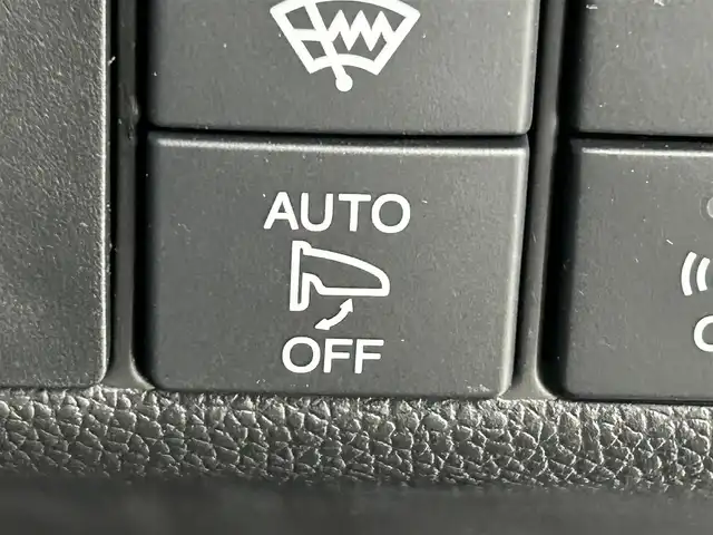 ホンダ フィット ハイブリット Lパッケージ 道央・札幌 2017(平29)年 4.7万km アラバスターシルバーメタリック ・４WD/・寒冷地仕様/・ホンダインターナビ/　CD/SD/BT/フルセグ/・ビルトインETC/・ホンダセンシング/・クルーズコントロール/・レーンキープアシスト/・ハーフレザーシート/・ステアリングスイッチ/・LEDヘッドライト/・フォグライト/・オートライト/・プッシュスタート/・スマートキー/・純正フロアマット/・ドアバイザー