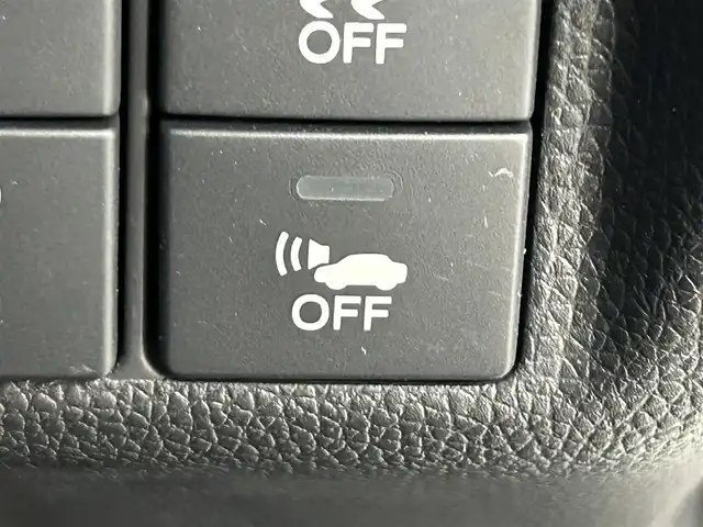 ホンダ フィット ハイブリット Lパッケージ 道央・札幌 2017(平29)年 4.7万km アラバスターシルバーメタリック ・４WD/・寒冷地仕様/・ホンダインターナビ/　CD/SD/BT/フルセグ/・ビルトインETC/・ホンダセンシング/・クルーズコントロール/・レーンキープアシスト/・ハーフレザーシート/・ステアリングスイッチ/・LEDヘッドライト/・フォグライト/・オートライト/・プッシュスタート/・スマートキー/・純正フロアマット/・ドアバイザー