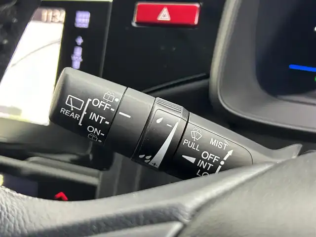 ホンダ フィット ハイブリット Lパッケージ 道央・札幌 2017(平29)年 4.7万km アラバスターシルバーメタリック ・４WD/・寒冷地仕様/・ホンダインターナビ/　CD/SD/BT/フルセグ/・ビルトインETC/・ホンダセンシング/・クルーズコントロール/・レーンキープアシスト/・ハーフレザーシート/・ステアリングスイッチ/・LEDヘッドライト/・フォグライト/・オートライト/・プッシュスタート/・スマートキー/・純正フロアマット/・ドアバイザー