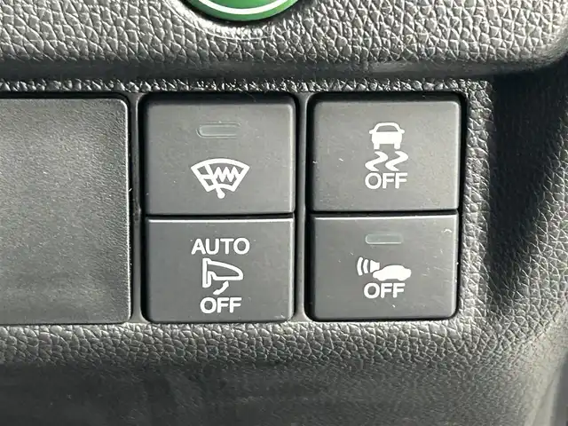 ホンダ フィット ハイブリット Lパッケージ 道央・札幌 2017(平29)年 4.7万km アラバスターシルバーメタリック ・４WD/・寒冷地仕様/・ホンダインターナビ/　CD/SD/BT/フルセグ/・ビルトインETC/・ホンダセンシング/・クルーズコントロール/・レーンキープアシスト/・ハーフレザーシート/・ステアリングスイッチ/・LEDヘッドライト/・フォグライト/・オートライト/・プッシュスタート/・スマートキー/・純正フロアマット/・ドアバイザー