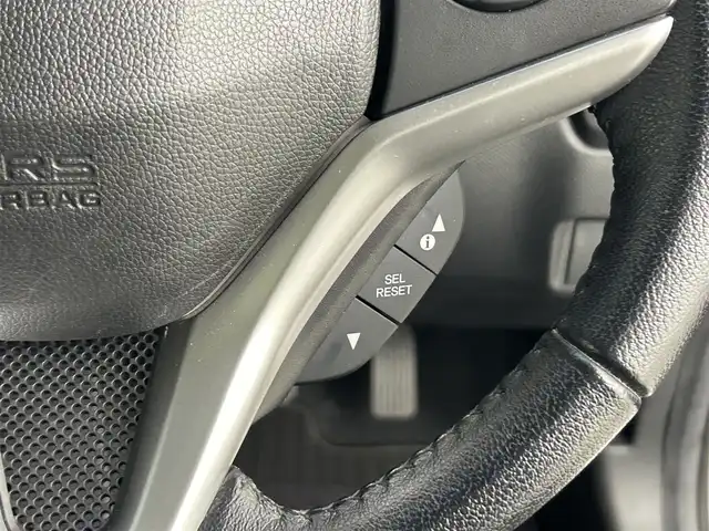 ホンダ フィット ハイブリット Lパッケージ 道央・札幌 2017(平29)年 4.7万km アラバスターシルバーメタリック ・４WD/・寒冷地仕様/・ホンダインターナビ/　CD/SD/BT/フルセグ/・ビルトインETC/・ホンダセンシング/・クルーズコントロール/・レーンキープアシスト/・ハーフレザーシート/・ステアリングスイッチ/・LEDヘッドライト/・フォグライト/・オートライト/・プッシュスタート/・スマートキー/・純正フロアマット/・ドアバイザー