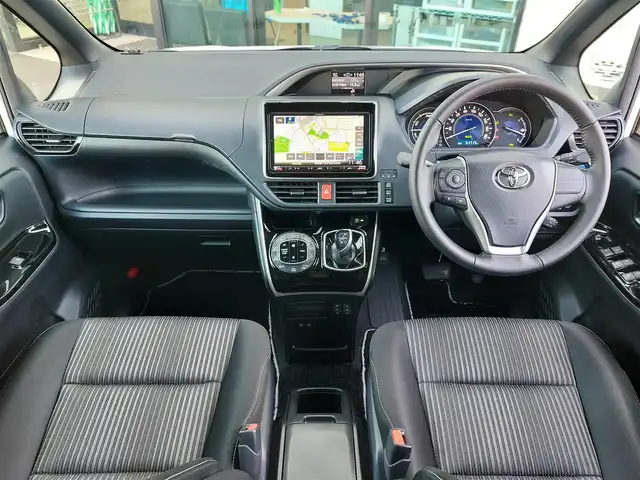 トヨタ ヴォクシー ハイブリッド ZS 煌Ⅱ 東京都 2020(令2)年 5.2万km ホワイトパールクリスタルシャイン セーフティセンス/・プリクラッシュセーフティ/・レーンキープアシスト/・オートハイビーム/・クリアランスソナー/Kenwood9インチナビ/バックカメラ/CD/DVD/BT/AM/FM/TV/両側パワースライドドア/LEDヘッドライト/フォグ/シートヒーター/USBポート/ビルトインETC