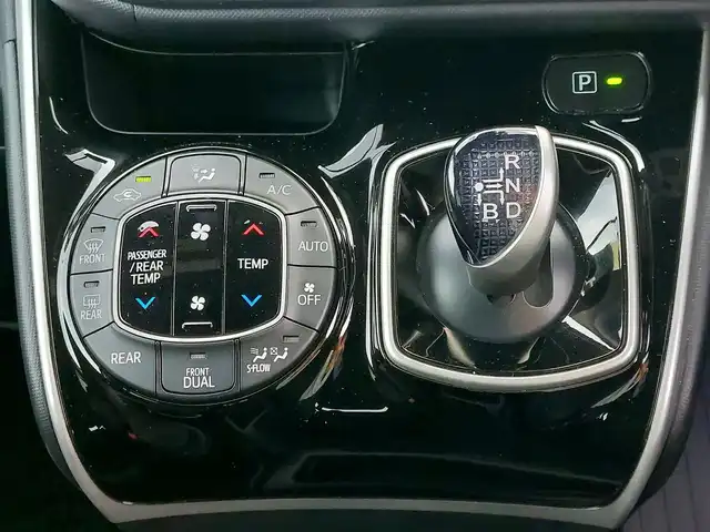 トヨタ ヴォクシー ハイブリッド ZS 煌Ⅱ 東京都 2020(令2)年 5.2万km ホワイトパールクリスタルシャイン セーフティセンス/・プリクラッシュセーフティ/・レーンキープアシスト/・オートハイビーム/・クリアランスソナー/Kenwood9インチナビ/バックカメラ/CD/DVD/BT/AM/FM/TV/両側パワースライドドア/LEDヘッドライト/フォグ/シートヒーター/USBポート/ビルトインETC