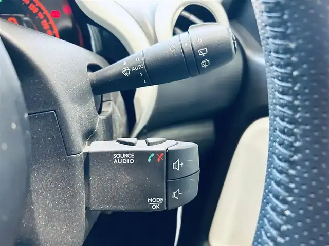 ルノー トゥインゴ S 大阪府 2020(令2)年 3万km 緑 純正ディスプレイオーディオ/applecarplay/バックカメラ/AUX/USB/Bluetooth/15インチホイール/レーンアシスト/オートライト/リモコンキー/クリアランスソナー/クルーズコントロール/アイドリングストップ