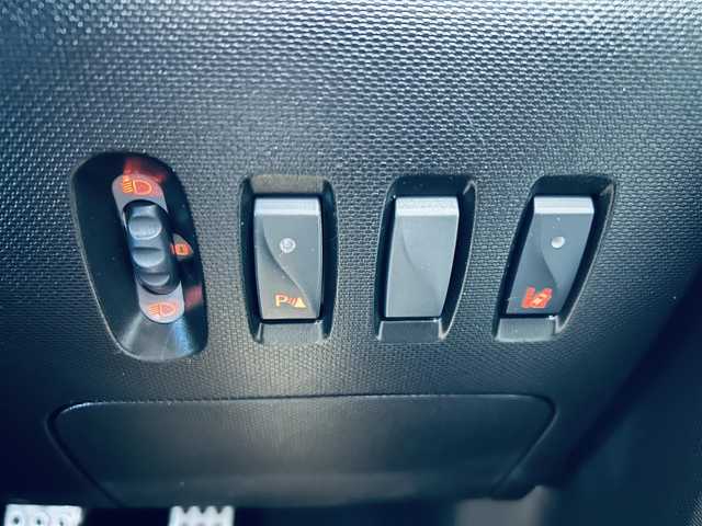 ルノー トゥインゴ S 大阪府 2020(令2)年 3万km 緑 純正ディスプレイオーディオ/applecarplay/バックカメラ/AUX/USB/Bluetooth/15インチホイール/レーンアシスト/オートライト/リモコンキー/クリアランスソナー/クルーズコントロール/アイドリングストップ