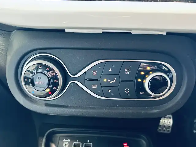 ルノー トゥインゴ S 大阪府 2020(令2)年 3万km 緑 純正ディスプレイオーディオ/applecarplay/バックカメラ/AUX/USB/Bluetooth/15インチホイール/レーンアシスト/オートライト/リモコンキー/クリアランスソナー/クルーズコントロール/アイドリングストップ