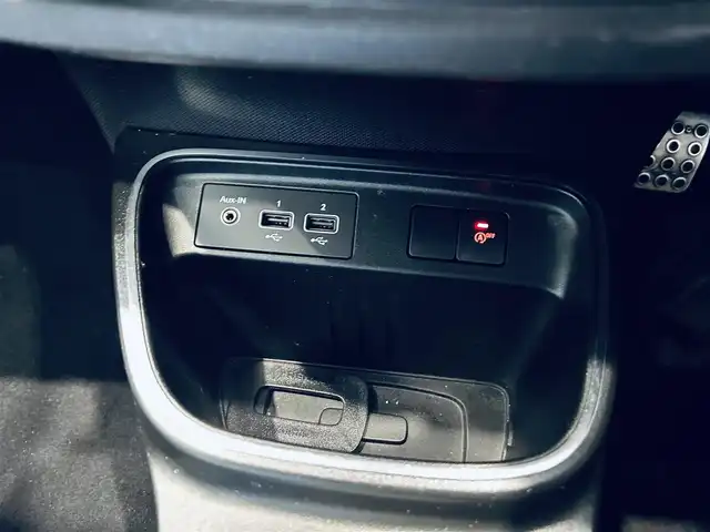 ルノー トゥインゴ S 大阪府 2020(令2)年 3万km 緑 純正ディスプレイオーディオ/applecarplay/バックカメラ/AUX/USB/Bluetooth/15インチホイール/レーンアシスト/オートライト/リモコンキー/クリアランスソナー/クルーズコントロール/アイドリングストップ